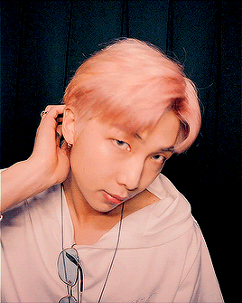 Bighit CLOSE THE PHOTOBOOTHS!!!