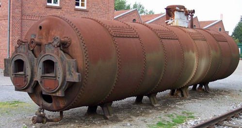 tastefullyoffensive:
“Grandma caterpillar putting on lipstick. [via]
”