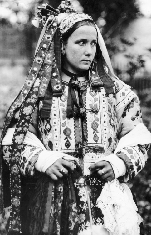 zjawiska: Bride from Slovakia, 1938.source