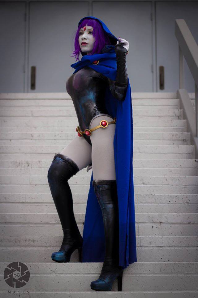 superheroesincolor:   Raven Cosplay by Sami Bess  Get the comics here [ Follow
