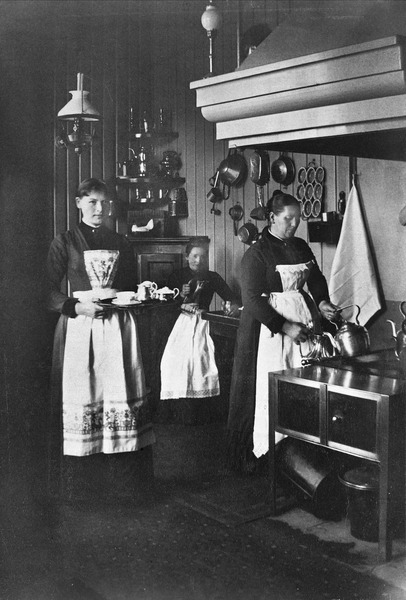 vintagenorway - From the kitchen in Inkognitogata 27, Oslo, 1900s
