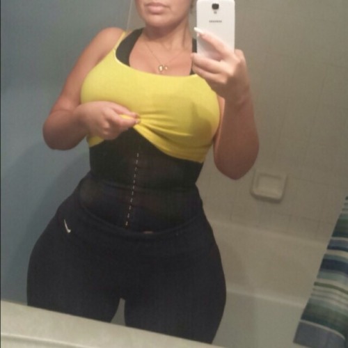 pookaluvcurves:  Pookaluvcurves  Gorgeous n thick