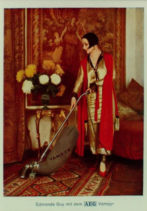 take-me-to-your-lieder: drunkcle: The ‘Vampyr’ vacuum cleaner, 1924 Me keeping my floors