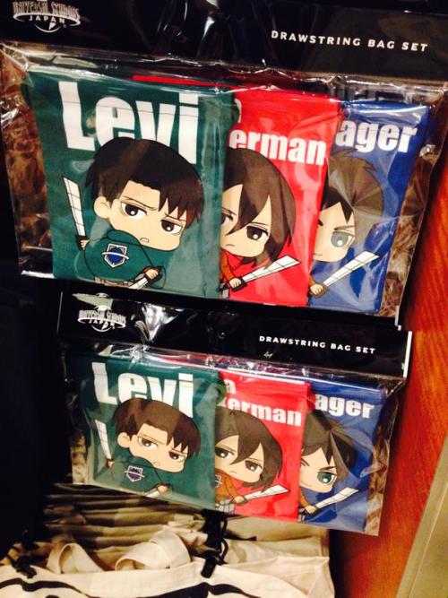  First looks at official SnK merchandise from the Universal Studios Japan SnK: THE REAL event, which officially opens on January 23rd! (Sources: 1, 2, 3, 4, 5)  Those Eren headbands…!