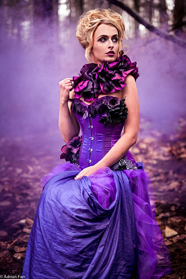 moderncorsetiere:  corsetiere : Boom! Boom! Baby! links: Facebook | Pinterest |