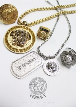 DreamFashion: