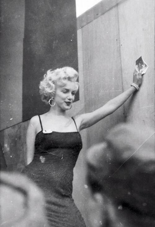 historicaltimes: A U.S. Soldier’s snapshot of Marilyn Monroe visiting the troops in Korea, 195