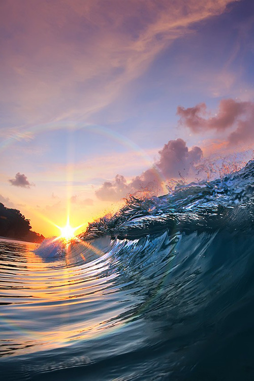 wondrousworld:Ocean Wave by Willyam Bradberry