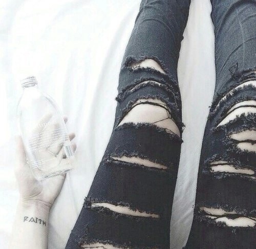 pastelgothis:  Bild über We Heart It https://weheartit.com/entry/169436523/via/30150123