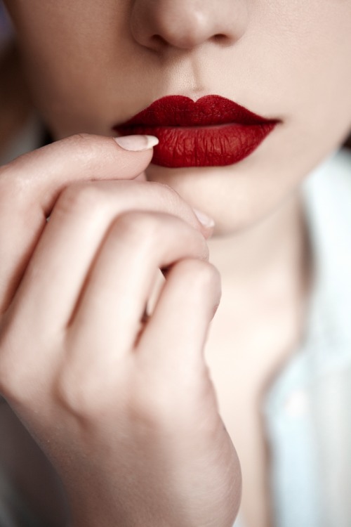 dolcemania:by Ebru SidarMy, what red lips you have……to which she replied…&helli