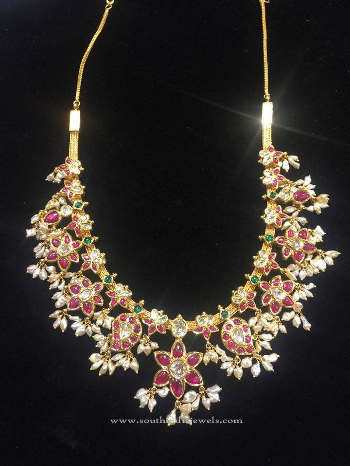 South India Jewels Short Gold Guttapusalu Necklace Design,Luxurious Latest Dressing Table Design 2020