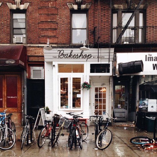 This delightful storefront is apparently in Brooklyn, and has macarons behind it: www.bywoops