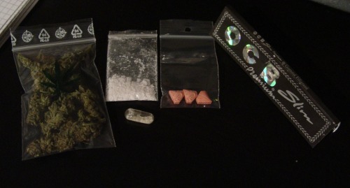 XXX alldrugstuff:  Weed Mdma Teile red Superman photo