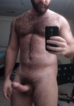 barebackmuscles:  #dilf #bear #fatcock  Un hermOso mmmmm me encanta. Solo pensarlo tengo ya culo lubricado