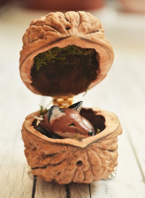 sosuperawesome:Animal Necklaces in Walnut Shell Boxes / Acorn and Animal LocketsClay Comet Creations