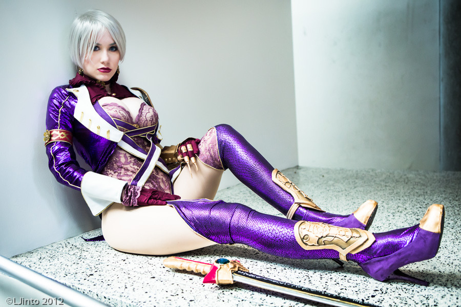 ratemycosplaynet:  Wow, a simply amazing Ivy from the Soul Calibur series by @itsprecioustime.