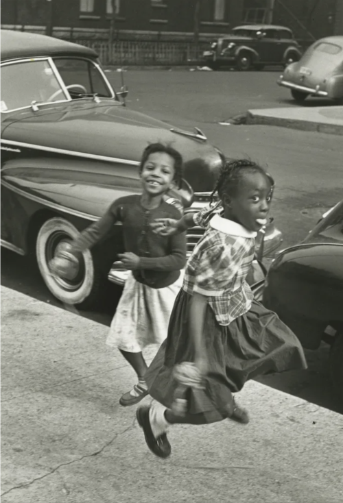 kvetchlandia: Marvin E. Newman     Two Girls Playing Jump Rope, Chicago    