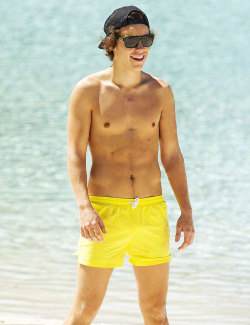 azarry:  Harry with no tattoos x 