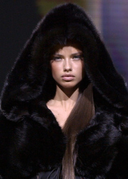 voulair:  Adriana Lima @ Sean John Fall 2003