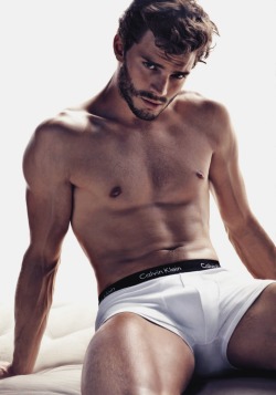 alexsterling291:  mmmmmmmmmmmmm #JamieDornan YUM!!! 