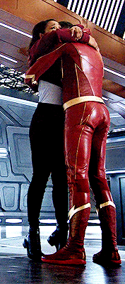 westallenverse:I’m 5'4" and usually have to stand on a box when I’m next to Grant. — Candice Pa
