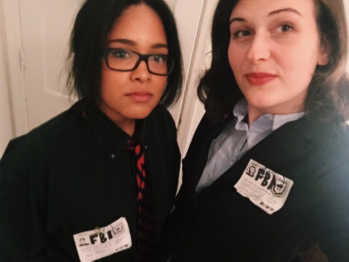 scarybrownstein: lesbian mulder and scully go to a 90s themed party