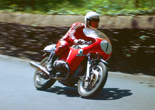 Glen Helen at Isle of Man Tourist Trophy, 1974.1. Helmut Dahne on his BMW R90S.2. Darryl Pendlebury 