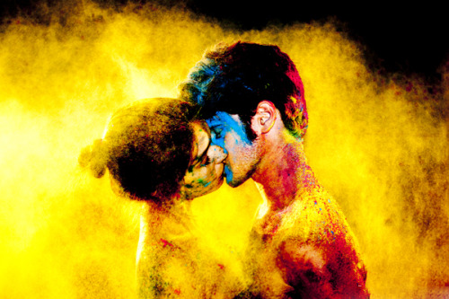 Art Yellow Powder Love Kiss by Tyler Shields - Fanuc Servo motors