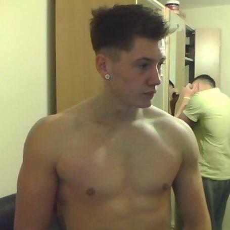 allthatflab: those bird tattoo’s musta stretched a bit 