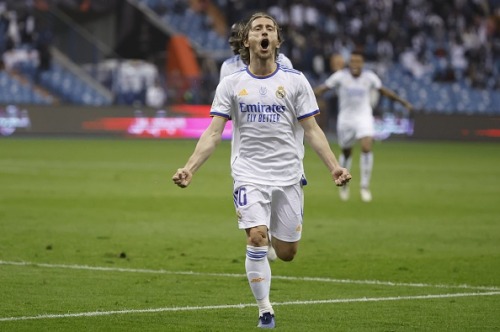 Celebración de los goles de Luka Modric &amp; Karim Benzema y el penalti parado de Thibau