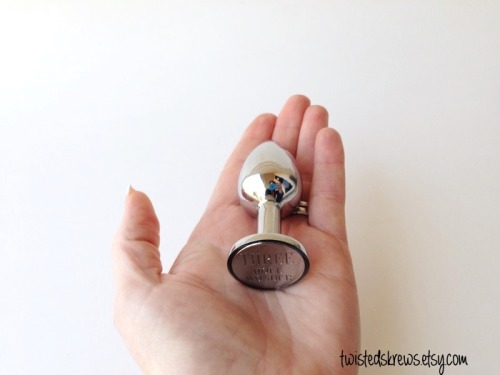 twistedskrews:  Custom engraved BDSM butt plugs!  Customize your own! www.twistedskrews.etsy.com 
