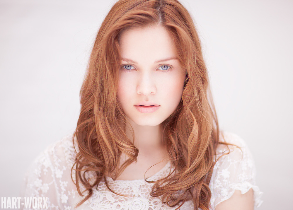 i-see-red-and-i-love-it:  Olga by Hart-Worx holy wow!!