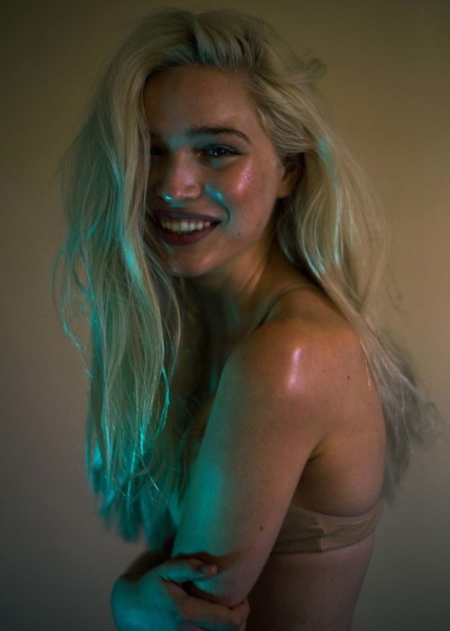 https://amazinggirlsphotos.tumblr.com/post/164552881163