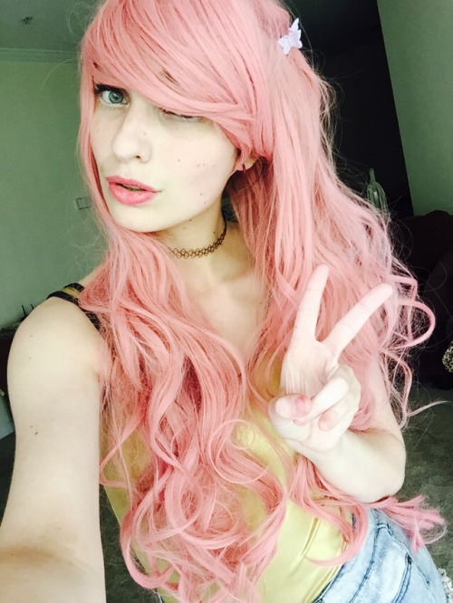 juicy–kitty:  Your next door anime girl. ✌🏼️💕