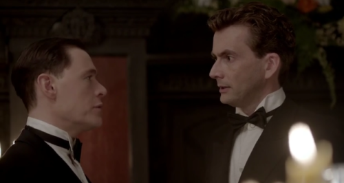 likemonstersinlove: HE L P