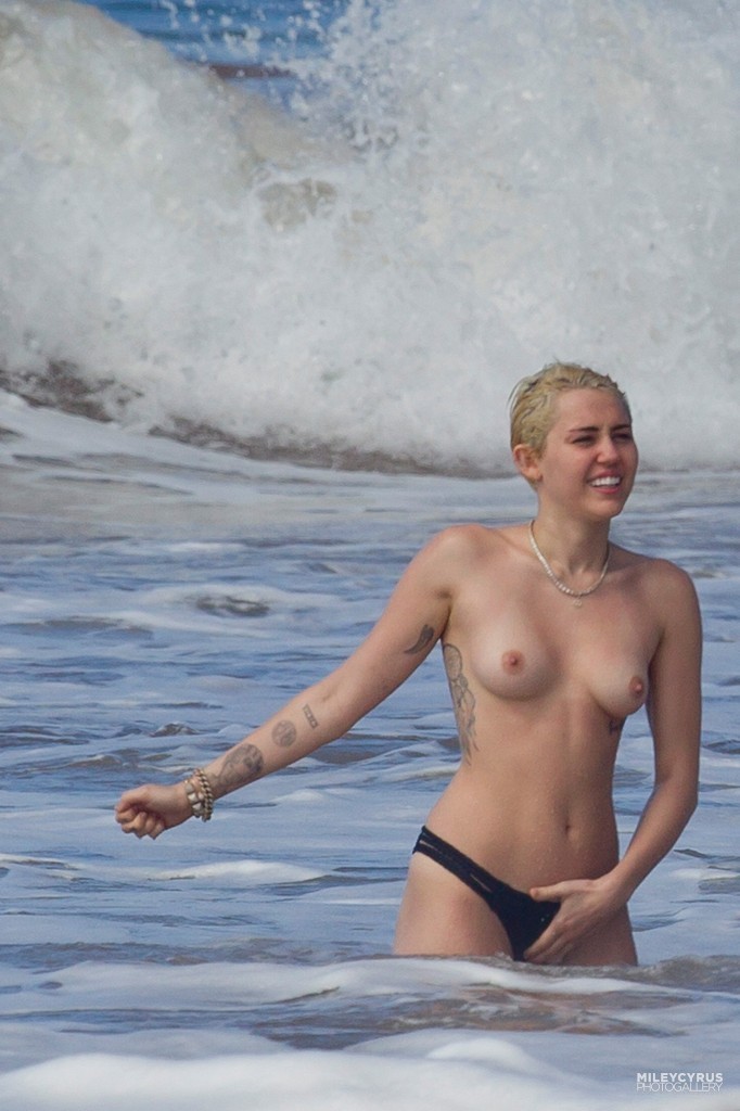 celebsuncovered:  Miley Cyrus 