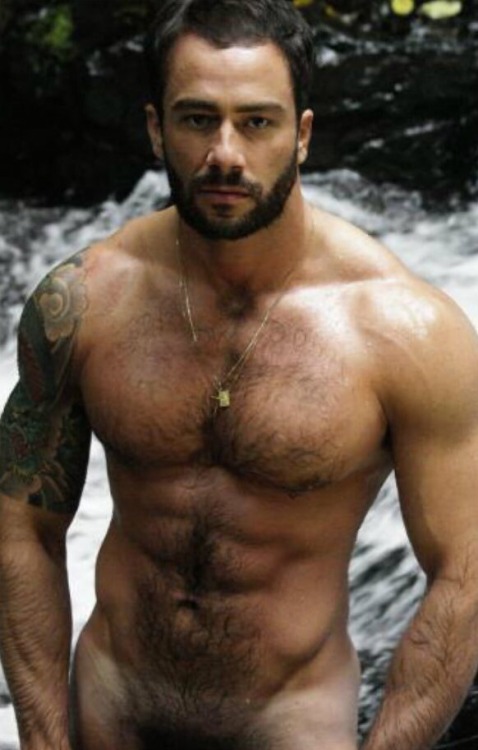 broswithoutclothes:  The most masculine man in the world says hi 