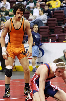 wrestlerbulge:  More STRAIGHT GUYS Here! Follow!