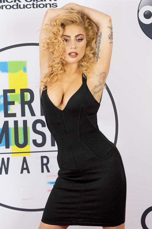 Porn gagasgallery:  @ladygaga: #AMAs #AMAsRedCarpet photos