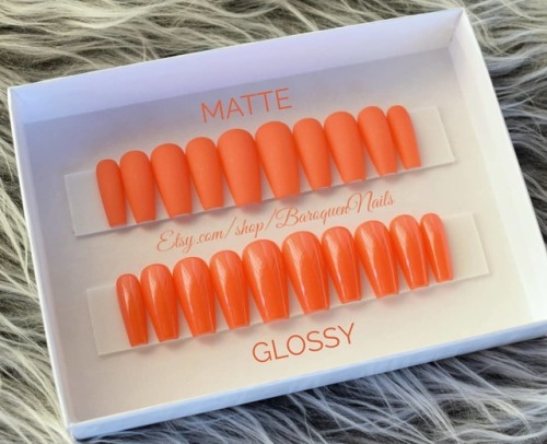 baroquennails: Tangerine Matte or Glossy? Comment below!#pressonnails shown in med coffin shape.Hand