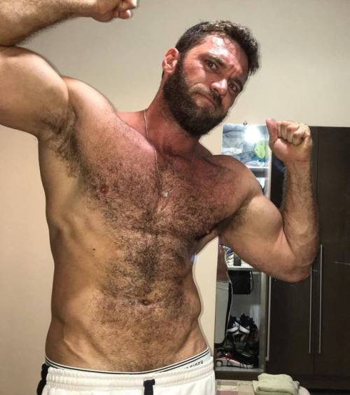 bearintn: Luv to find my face n tongue in those pits