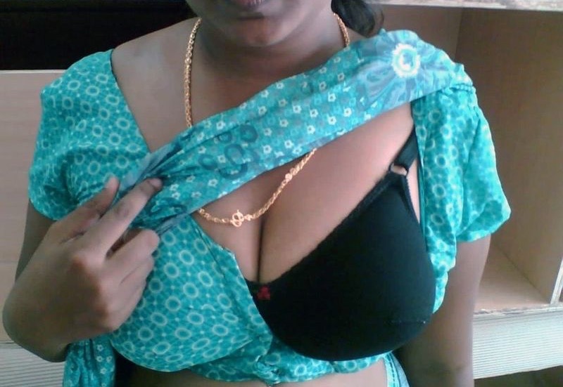 prythm:  Desi Bhabhi In Saree exposing boobs…  Follow http://prythm.tumblr.com/