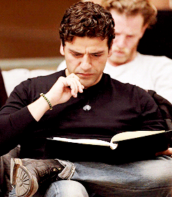ageofultron:  Oscar Isaac behind the scenes of Star Wars: The Force Awakens 