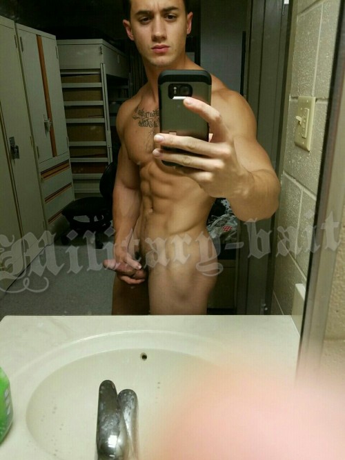 mystraightfriend:  Mystraightfriend.tumblr.com