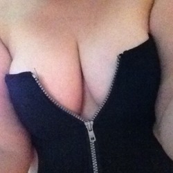 bigtitmilflover:  Titty tuesday  @mrnmiss88 we love the page so thought we would submit  A fantastic Titty Tuesday submission featuring @mrnmiss88!  This one is a personal favorite of mine.  Please reblog and show them some Tumblr luv!  Thanks for sharing