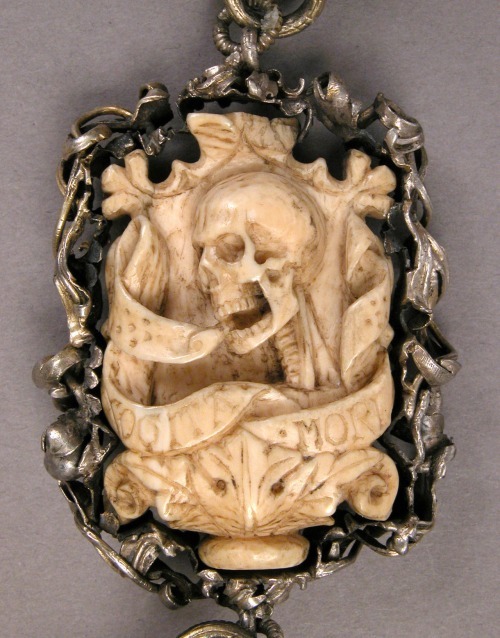 asylum-art:  Rosary of skulls and faces: This early 16th century Rosary, ca. 1500–1525  