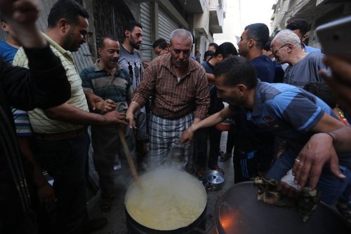 This is so beautiful. A Palestinian man from Gaza makes soup for needy families in his neighborhood 
