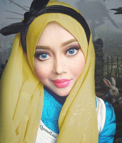 Hijabi Cosplay: Alice in WonderlandCosplayer/Makeup Artist: queenofluna