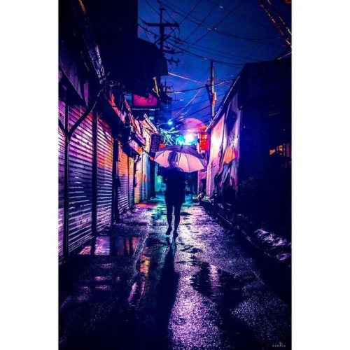 Dark alleyway in Korea.