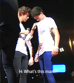 lvcki:   → Harry pointing out Calum’s hickey 6/18/13 [x] 